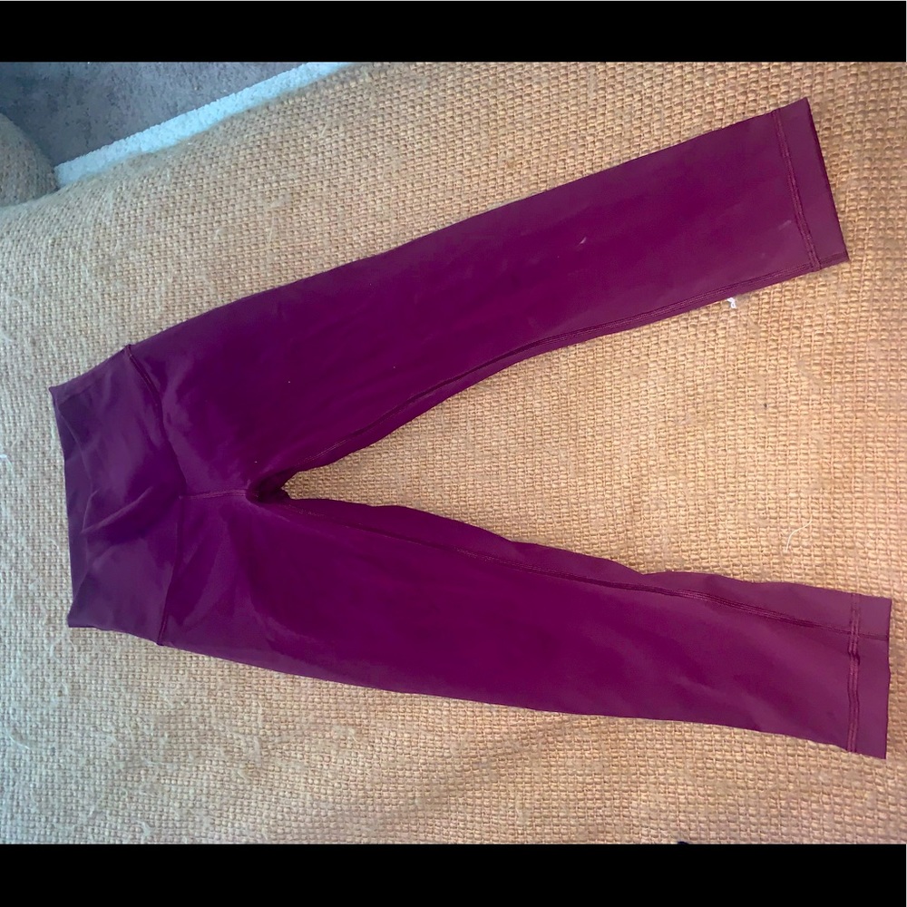 Lulu lemon size 4  Wunder Under crop leggings